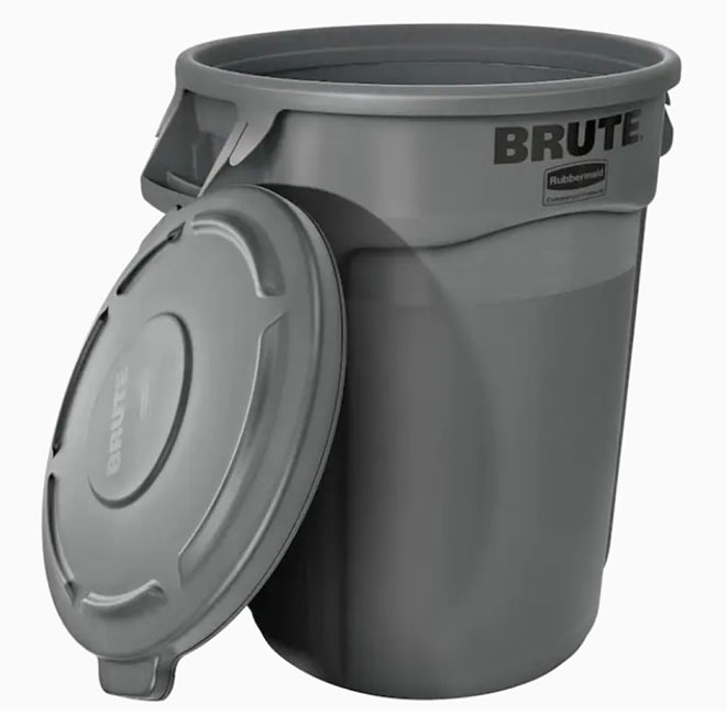Rubbermaid BRUTE 32-gal. Plastic Grey Trash Can with Lid