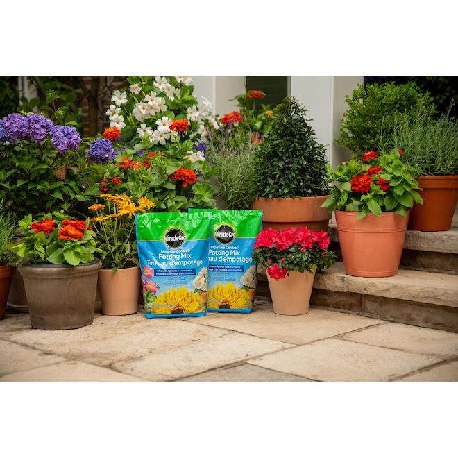 MiracleGro Moisture Control Indoor Potting Soil 8.8 L 741783 RénoDépôt