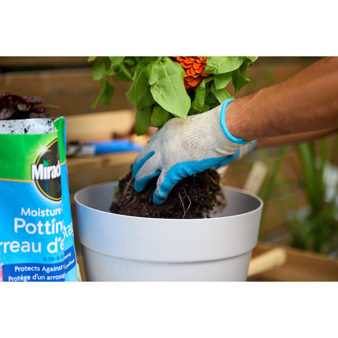 MiracleGro Moisture Control Indoor Potting Soil 8.8 L 741783 RénoDépôt