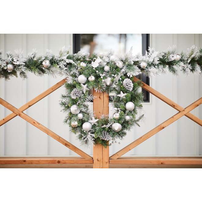 Perfect Holiday GL-98W 9 ft. PVC Garland, White