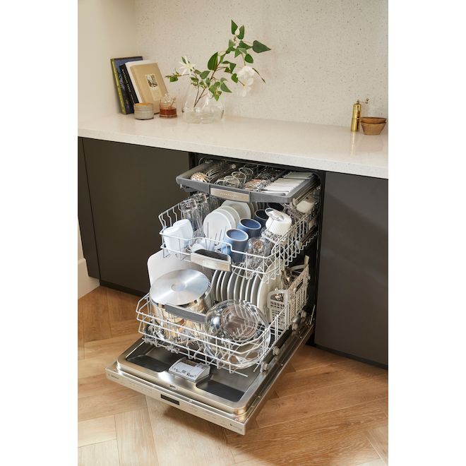 Bosch 500 Series Smart 24 in Stainless Steel 3 Rack Built In