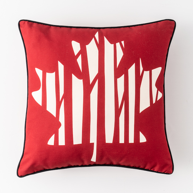 Style Selections 18in x 18-in Red and White Outdoor Cushion - Maple Leaf Print