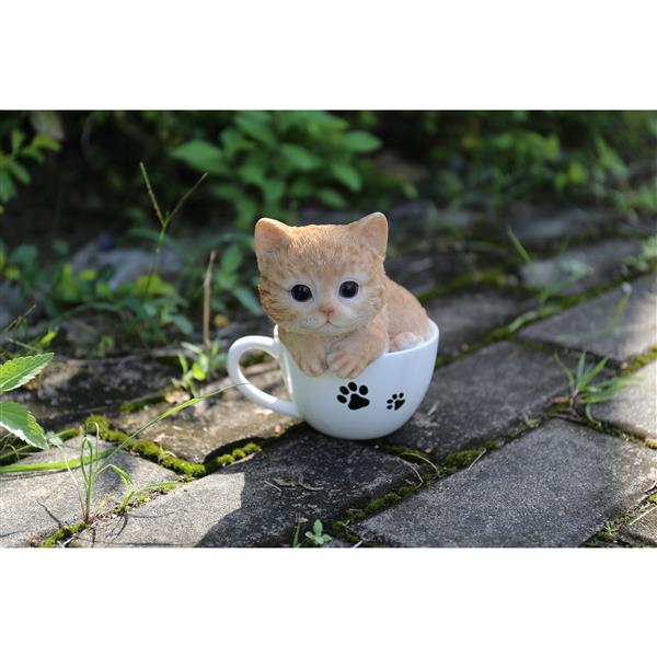 Statue de jardin, chaton tigré roux avec tasse à thé, 5,75"