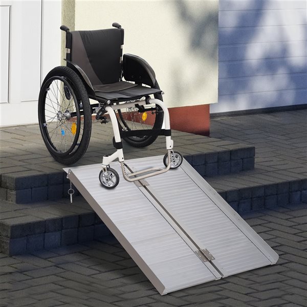 Rampe pour fauteuils roulants pliante en aluminium par HomCom conforme à  l'ADA de 6 pi x 28,35 po 713-023